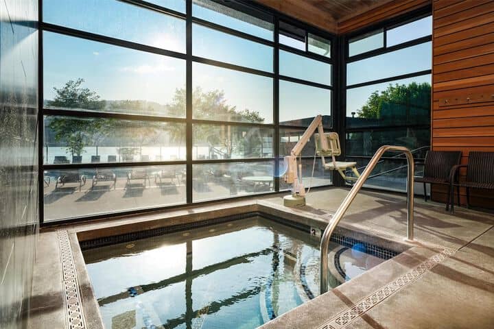 Indoor spa tub